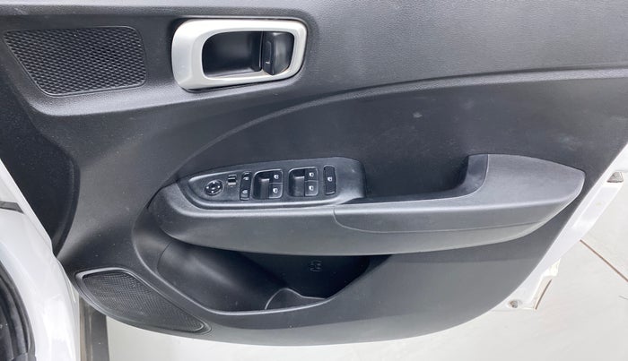 2020 Hyundai VENUE S 1.2, Petrol, Manual, 43,021 km, Driver Side Door Panels Control