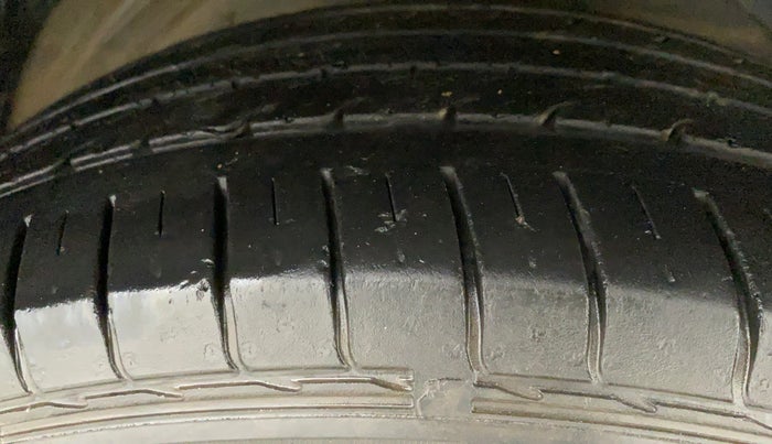 2019 MG HECTOR SMART HYBRID 1.5 PETROL, Petrol, Manual, 51,162 km, Right Front Tyre Tread