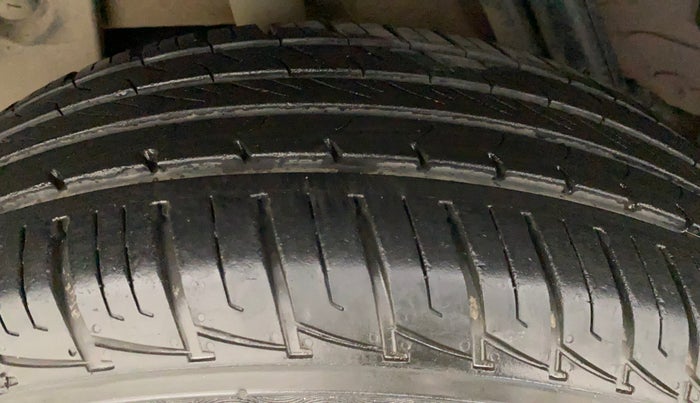 2018 Renault Duster RXS CVT, Petrol, Automatic, 26,122 km, Right Rear Tyre Tread