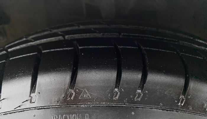 2013 Hyundai i10 MAGNA 1.2, Petrol, Manual, 37,291 km, Left Front Tyre Tread