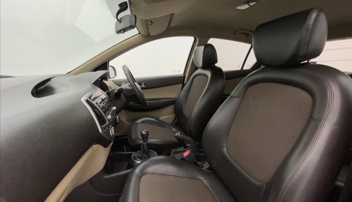 2013 Hyundai i20 MAGNA O 1.2, Petrol, Manual, 46,817 km, Right Side Front Door Cabin View