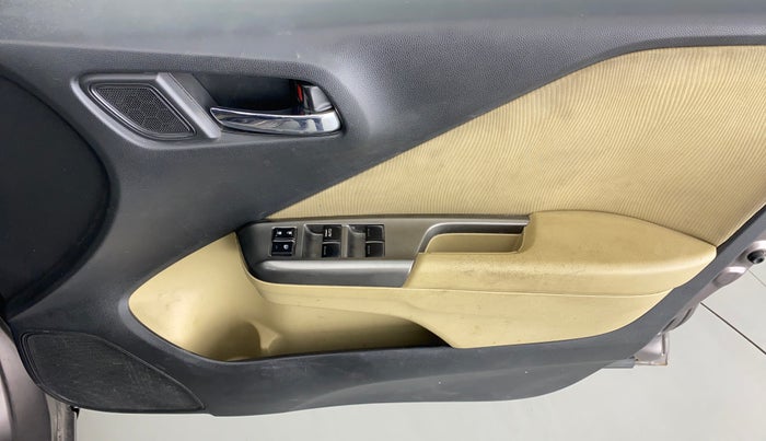 2016 Honda City V MT PETROL, CNG, Manual, 87,833 km, Driver Side Door Panels Control