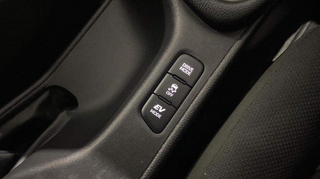 2025 Toyota Yaris Ascent Sport Hybrid, Automatic, 5158 km, Utility Switches/Buttons