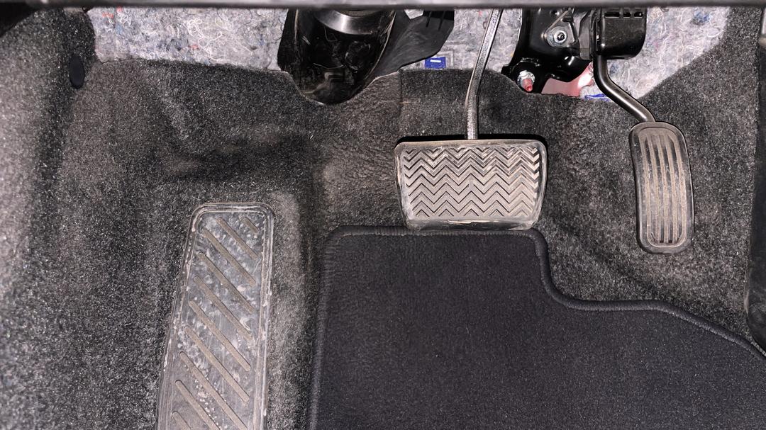2025 Toyota Yaris Ascent Sport Hybrid, Automatic, 5158 km, Pedals and Footmat