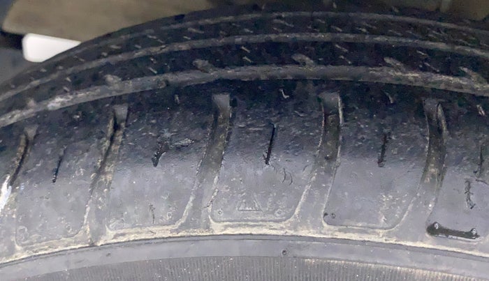 2018 Maruti Swift VXI, Petrol, Manual, 64,568 km, Left Front Tyre Tread