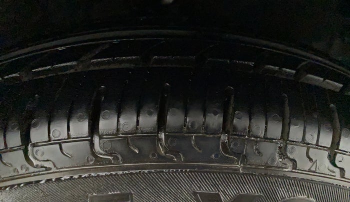 2013 Hyundai i10 MAGNA 1.2 KAPPA2, Petrol, Manual, 19,988 km, Right Front Tyre Tread