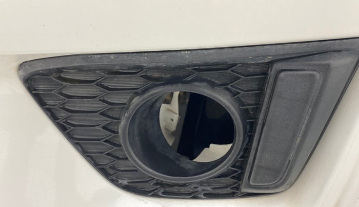 2016 Honda Jazz 1.5L I-DTEC V, Diesel, Manual, 1,17,029 km, Left fog light - Cover missing
