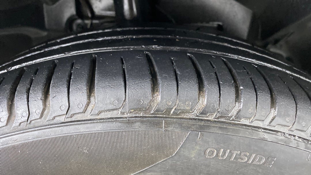 Right Front Tyre Tread