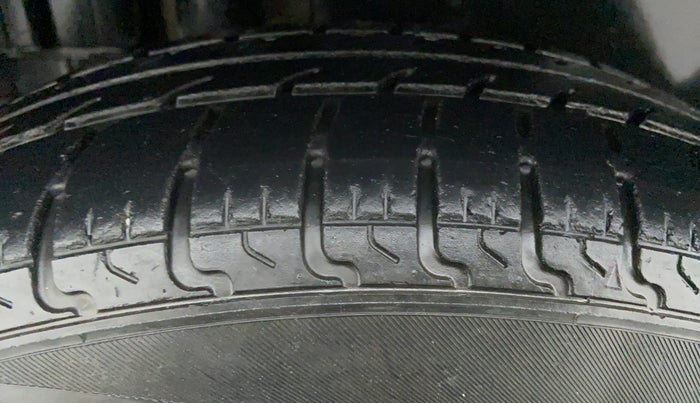 2015 Maruti Swift VDI ABS, Diesel, Manual, 96,428 km, Right Rear Tyre Tread