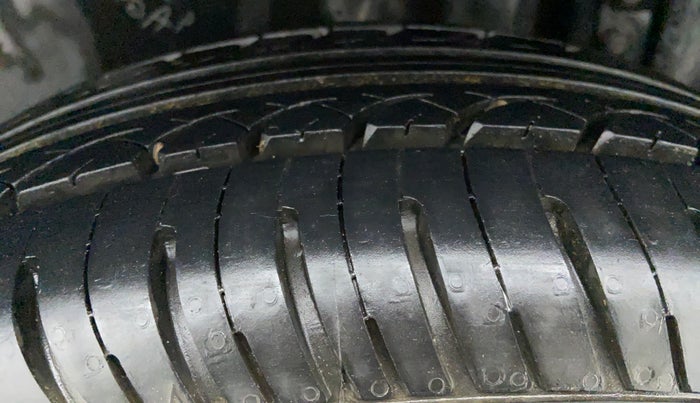 2015 Maruti Swift VDI ABS, Diesel, Manual, 96,428 km, Left Rear Tyre Tread
