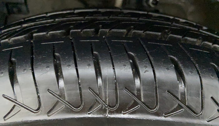2015 Maruti Swift VDI ABS, Diesel, Manual, 96,428 km, Left Front Tyre Tread