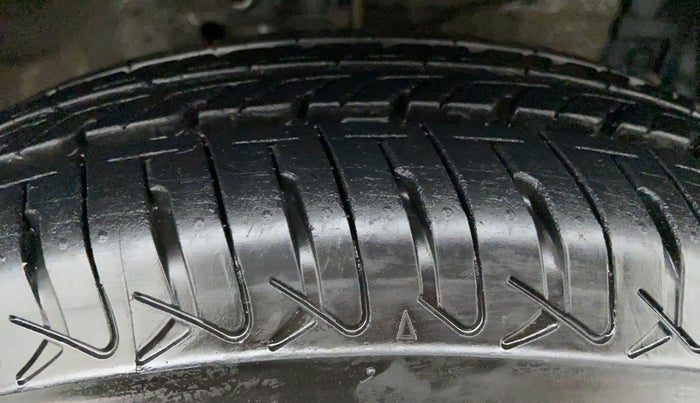 2015 Maruti Swift VDI ABS, Diesel, Manual, 96,428 km, Right Front Tyre Tread