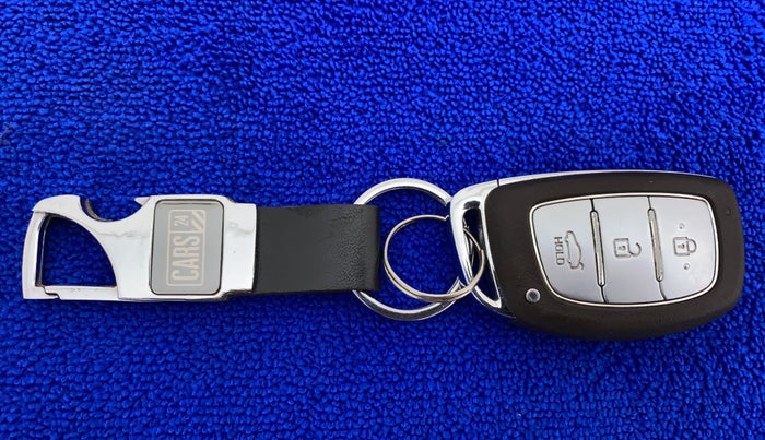 2016 Hyundai Grand i10 ASTA (O) 1.2 KAPPA VTVT, Petrol, Manual, 32,226 km, Key Close Up