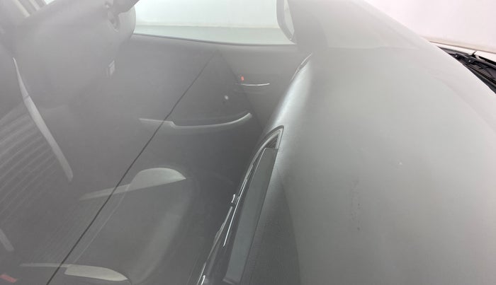 2016 Maruti Baleno DELTA CVT PETROL 1.2, Petrol, Automatic, 74,909 km, Front windshield - Minor spot on windshield