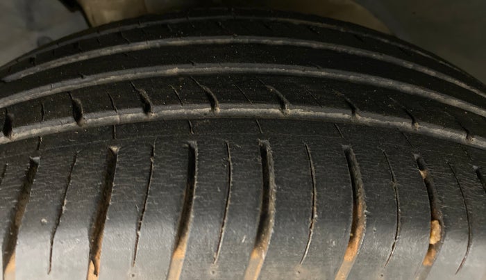 2018 Mahindra XUV500 W11 AT, Diesel, Automatic, 43,229 km, Left Front Tyre Tread