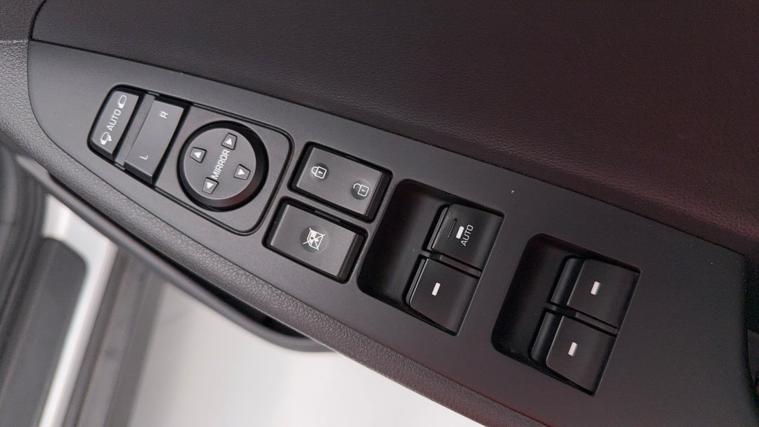 2015 Hyundai Tucson Active X (fwd), Automatic, 157888 km, Drivers Side Door Panel Controls