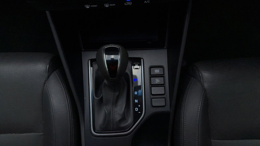 2015 Hyundai Tucson Active X (fwd), Automatic, 157888 km, Gear Lever 