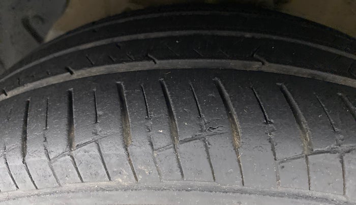 2018 Hyundai Xcent SX 1.2, Petrol, Manual, 22,533 km, Left Front Tyre Tread