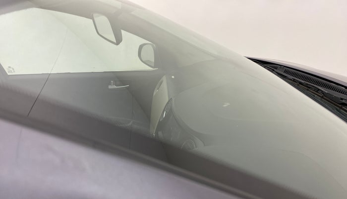 2018 Hyundai Xcent SX 1.2, Petrol, Manual, 22,533 km, Front windshield - Minor spot on windshield