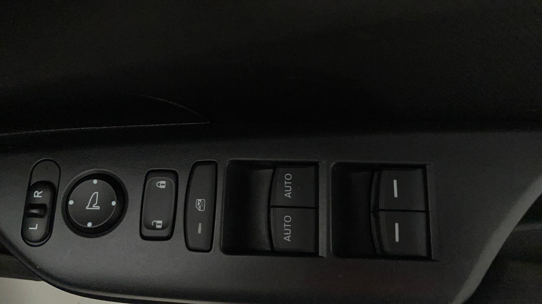 2017 Honda Civic Vti, Automatic, 89345 km, Drivers Side Door Panel Controls