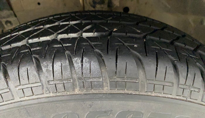 2013 Maruti Swift VXI, Petrol, Manual, 49,347 km, Left Front Tyre Tread