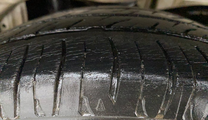 2013 Maruti Alto K10 LXI, Petrol, Manual, 31,463 km, Left Rear Tyre Tread