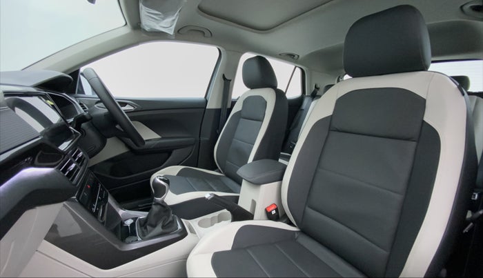 2022 Volkswagen TAIGUN TOPLINE 1.0 TSI MT, Petrol, Manual, 3,686 km, Right Side Front Door Cabin