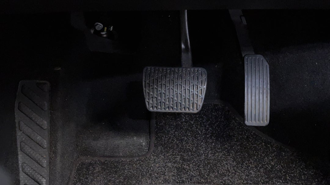 2022 MG HS Core, Automatic, 79679 km, Pedals and Footmat