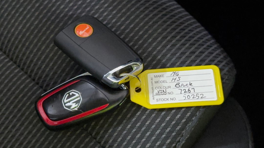 2022 MG HS Core, Automatic, 79679 km, Key Close-up