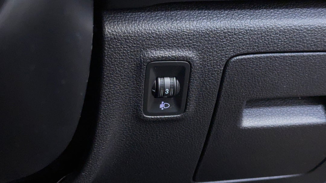 2022 MG HS Core, Automatic, 79679 km, Utility Switches/Buttons