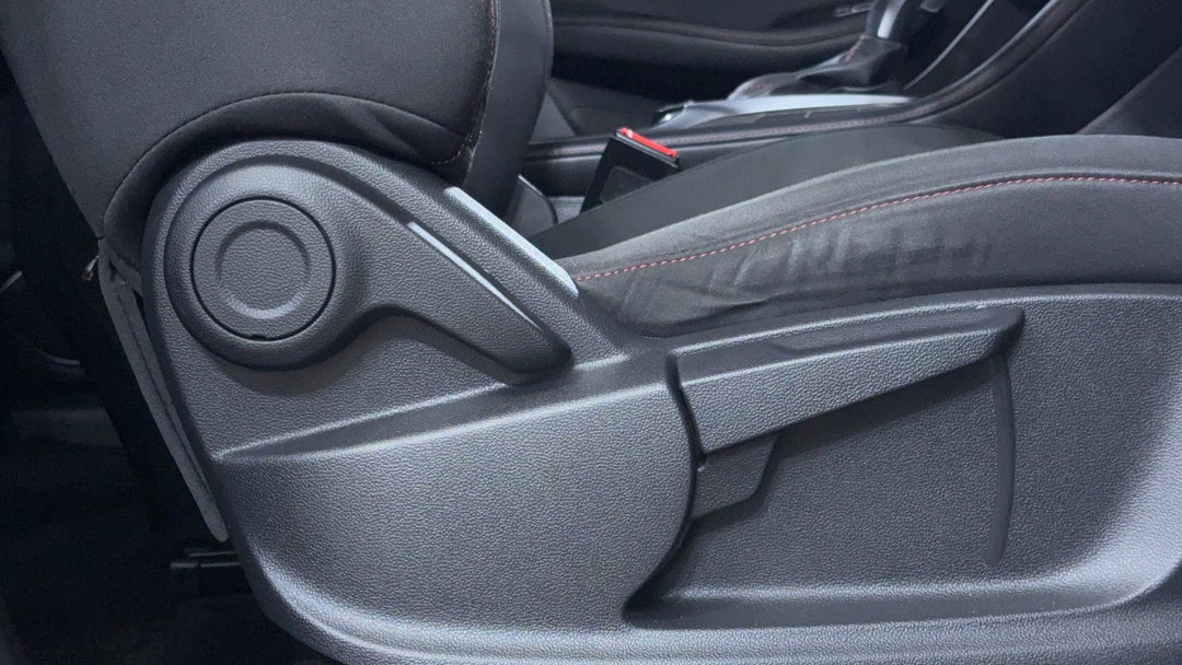 2022 MG HS Core, Automatic, 79679 km, Drivers Side Adjustment Panel