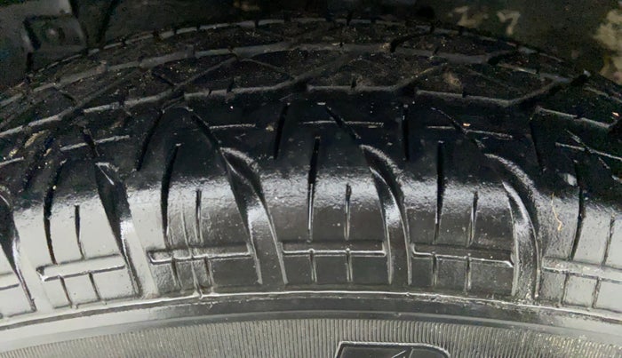 2015 Maruti Swift VDI ABS, Diesel, Manual, 47,493 km, Left Front Tyre Tread