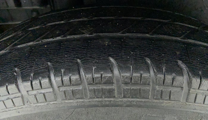 2015 Maruti Swift VDI ABS, Diesel, Manual, 47,493 km, Right Rear Tyre Tread