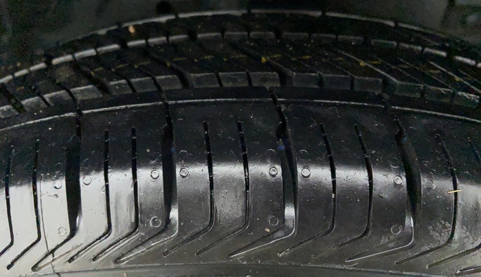 2015 Maruti Swift VDI ABS, Diesel, Manual, 47,493 km, Right Front Tyre Tread