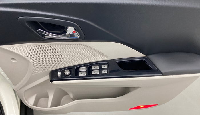 2019 Mahindra XUV300 W8 1.5 DIESEL AMT, Diesel, Automatic, 57,526 km, Driver Side Door Panels Control