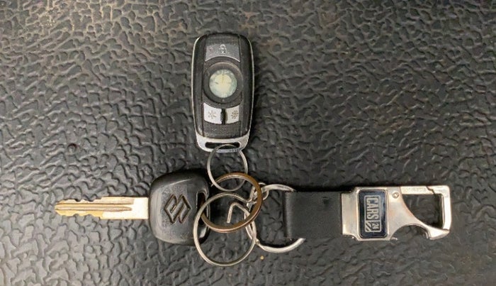 2011 Maruti Eeco 7 STR, Petrol, Manual, 71,287 km, Lock system - Remote key not functional