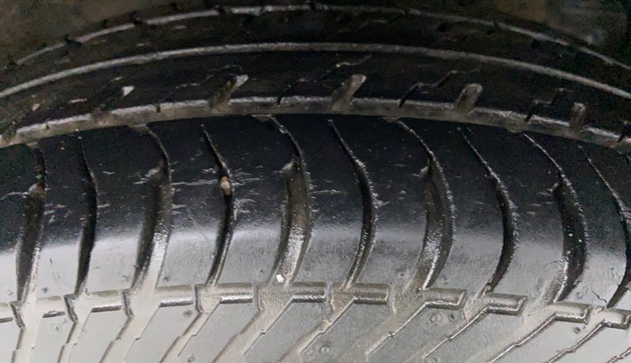 2015 Maruti Swift Dzire VXI 1.2 BS IV, Petrol, Manual, 30,220 km, Right Front Tyre Tread