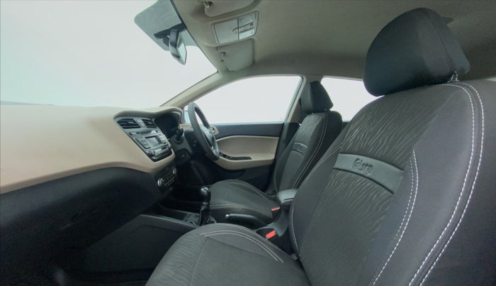 2016 Hyundai Elite i20 SPORTZ 1.2, CNG, Manual, 83,476 km, Right Side Front Door Cabin