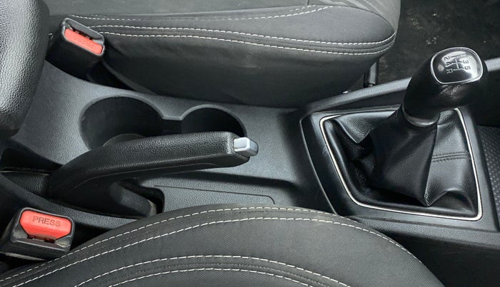 2016 Hyundai Elite i20 SPORTZ 1.2, CNG, Manual, 83,476 km, Gear Lever
