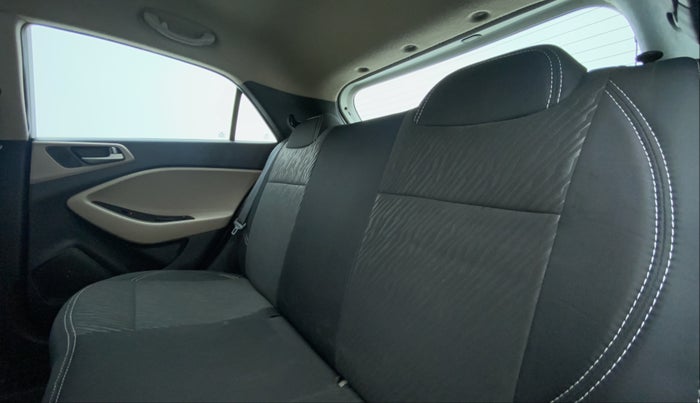 2016 Hyundai Elite i20 SPORTZ 1.2, CNG, Manual, 83,476 km, Right Side Rear Door Cabin