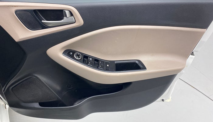 2016 Hyundai Elite i20 SPORTZ 1.2, CNG, Manual, 83,476 km, Driver Side Door Panels Control