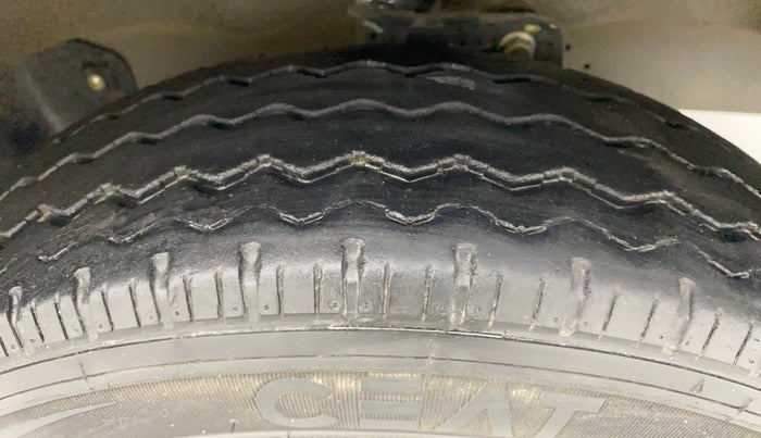 2018 Maruti Eeco 5 STR WITH AC PLUSHTR, Petrol, Manual, 21,246 km, Right Front Tyre Tread