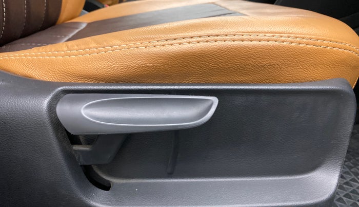 2018 Volkswagen Polo COMFORTLINE 1.0 PETROL, Petrol, Manual, 33,151 km, Driver Side Adjustment Panel