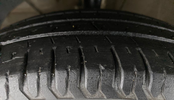 2017 Maruti Dzire VXI, Petrol, Manual, 32,335 km, Left Front Tyre Tread