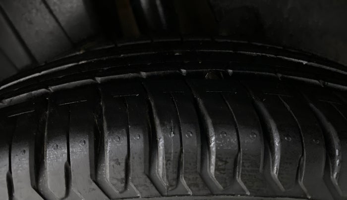 2017 Maruti Dzire VXI, Petrol, Manual, 32,335 km, Left Rear Tyre Tread