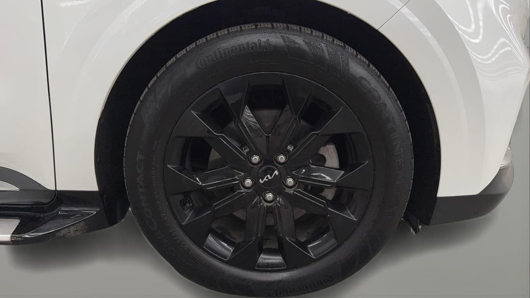 2023 Kia Carnival Special Edition, Automatic, 64996 km, Right Front Wheel
