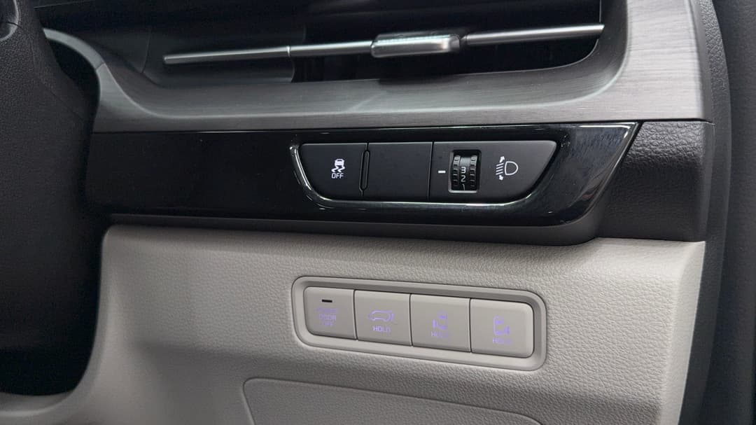 2023 Kia Carnival Special Edition, Automatic, 64996 km, Utility Switches/Buttons