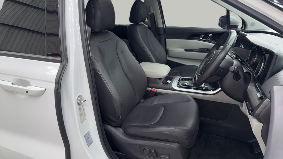 2023 Kia Carnival Special Edition, Automatic, 64996 km, Right Side Front Door Cabin View