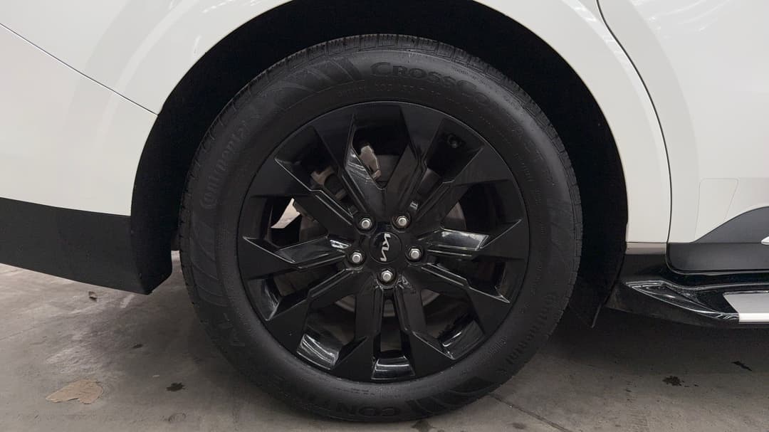 2023 Kia Carnival Special Edition, Automatic, 64996 km, Right Rear Wheel