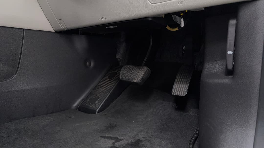 2023 Kia Carnival Special Edition, Automatic, 64996 km, Pedals and Footmat